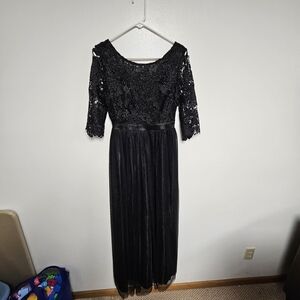 Lace Formal Evening Gown Women’s Size Small 3/4 Sleeve Maxi Dress Elegant Long